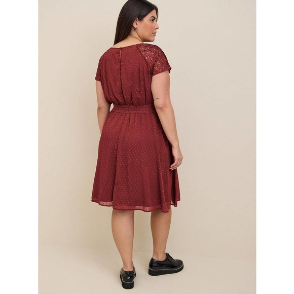 NWT! Torrid Mini Clip Dot Crochet Lace Skater Dress Cap Sleeve Illusion Plus 6x - Picture 2 of 5